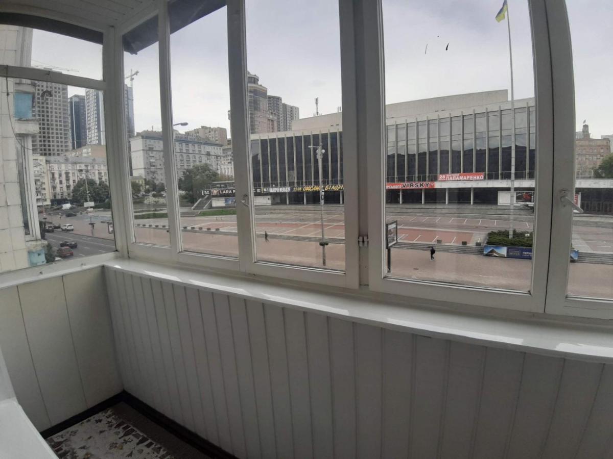 Двухкомнатная Вид На Дворец Украина Kijev Kültér fotó